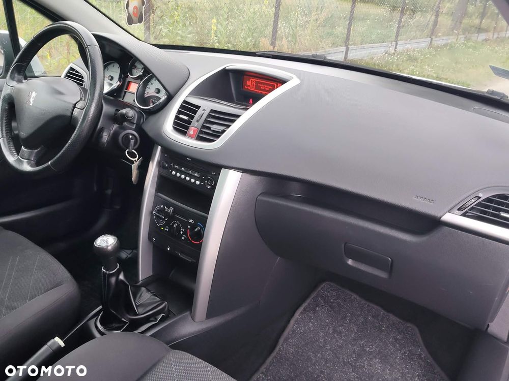 Peugeot 207 - 24