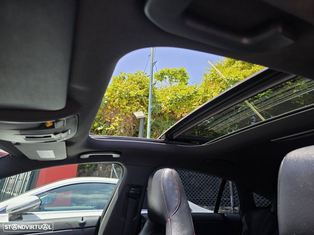 Mercedes-Benz CLA 200 d Shooting Brake AMG Line - 33