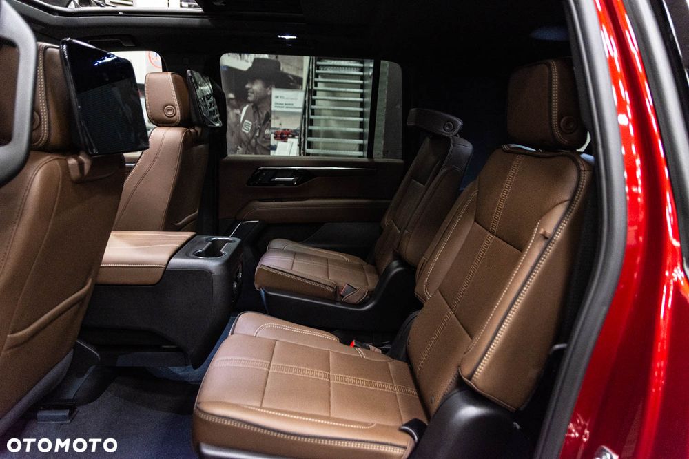 Chevrolet Suburban - 35