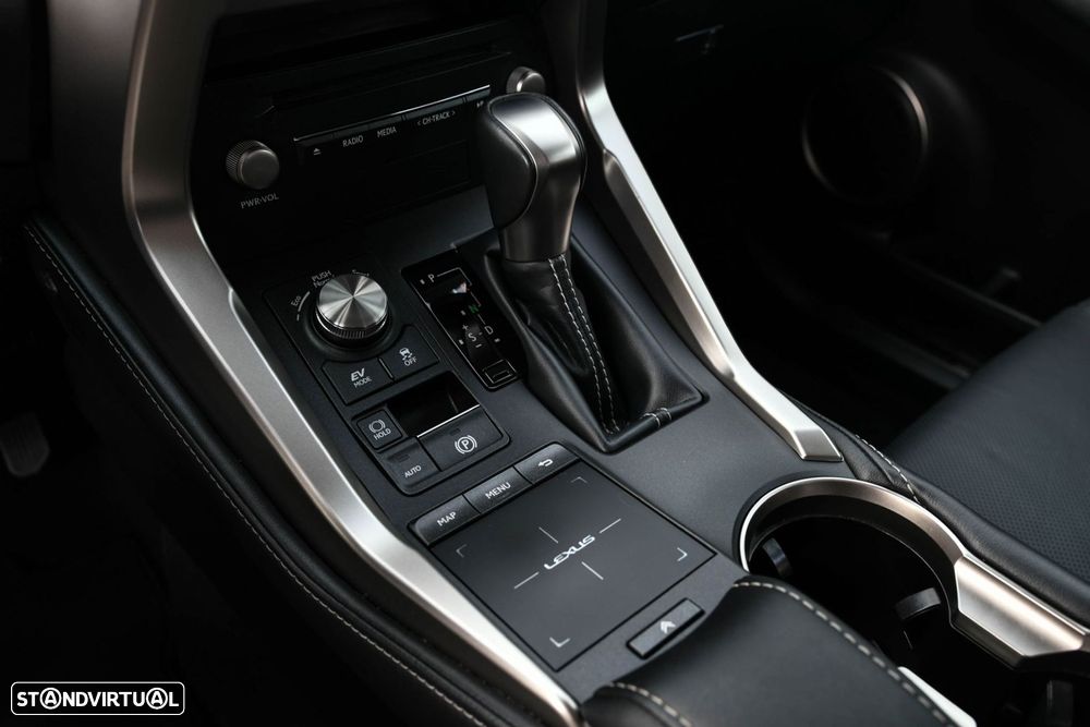 Lexus NX 300h Executive+ - 21