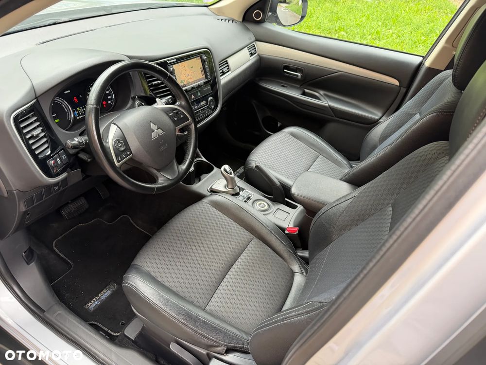 Mitsubishi Outlander 2.0 4WD Plus - 13