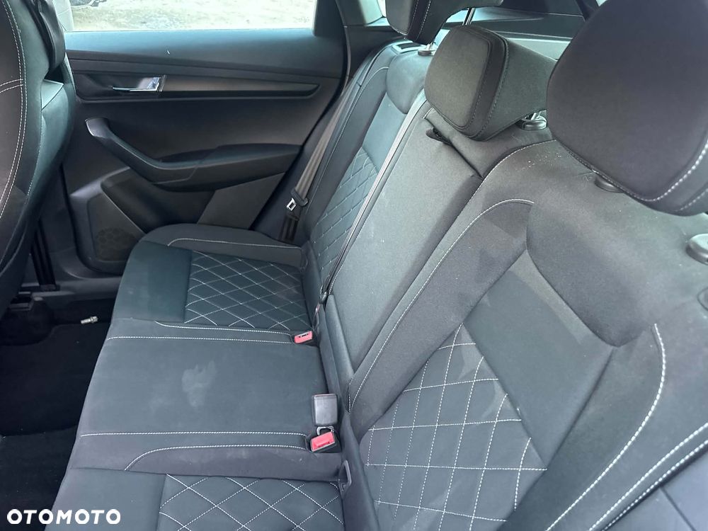 Skoda Karoq 2.0 TDI SCR DSG Tour - 17