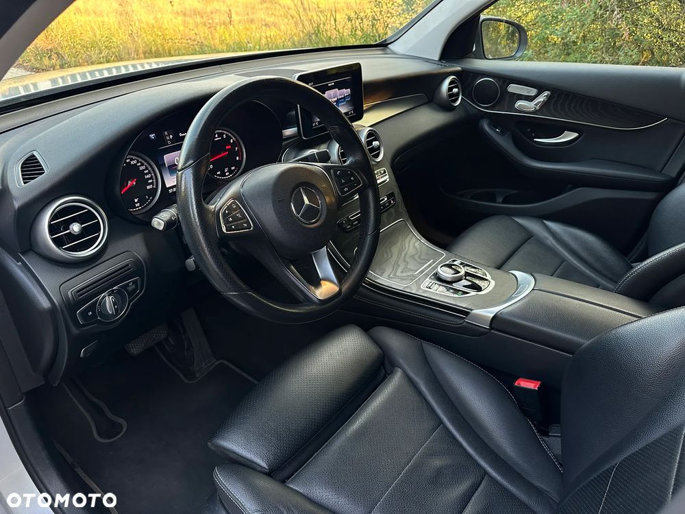 Mercedes-Benz GLC 300 4Matic 9G-TRONIC Exclusive - 27