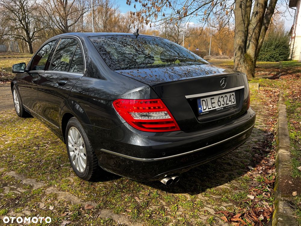 Mercedes-Benz Klasa C 180 CGI BlueEFFICIENCY Avantgarde - 4