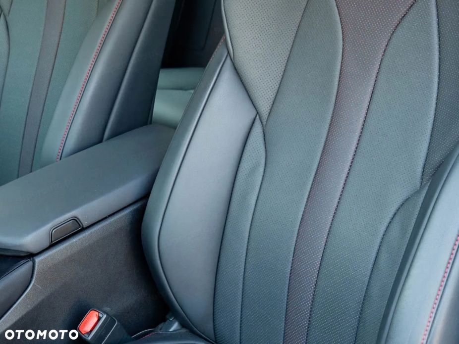 Lexus UX 2026