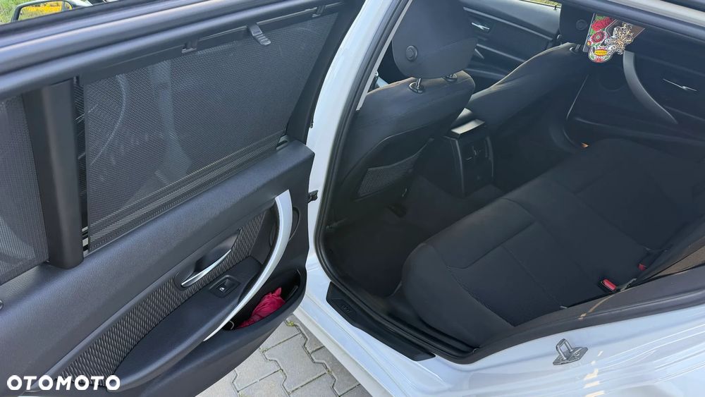 BMW Seria 3 320d - 19