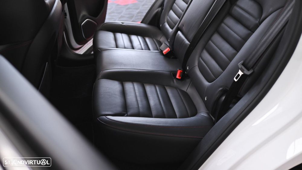 MG EHS 1.5 T-GDI Plug-in Hybrid Luxury - 50