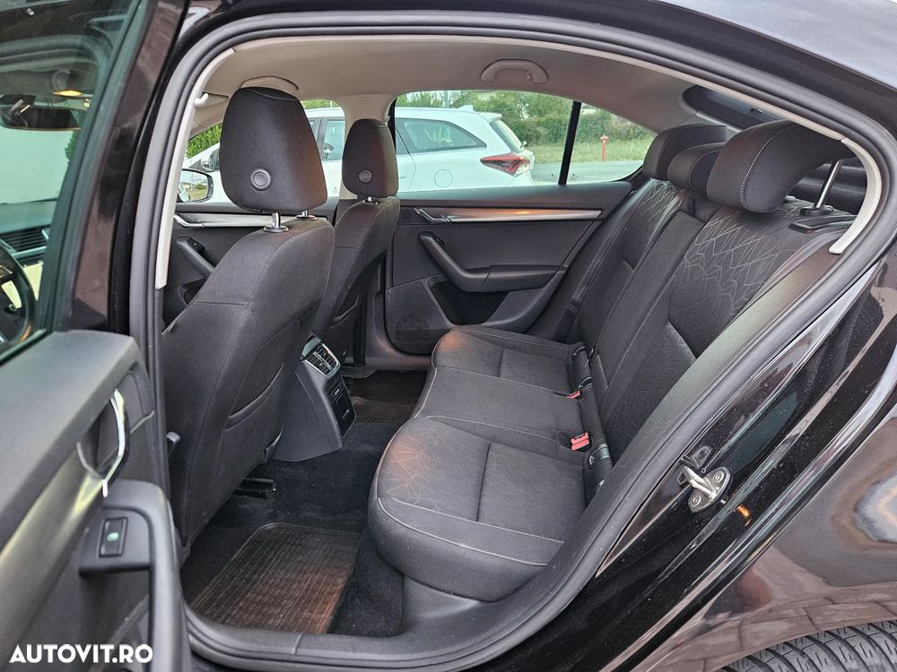 Skoda Octavia ver-2-0-tdi-dsg-clever - 5