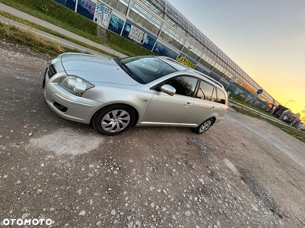 Toyota Avensis - 1