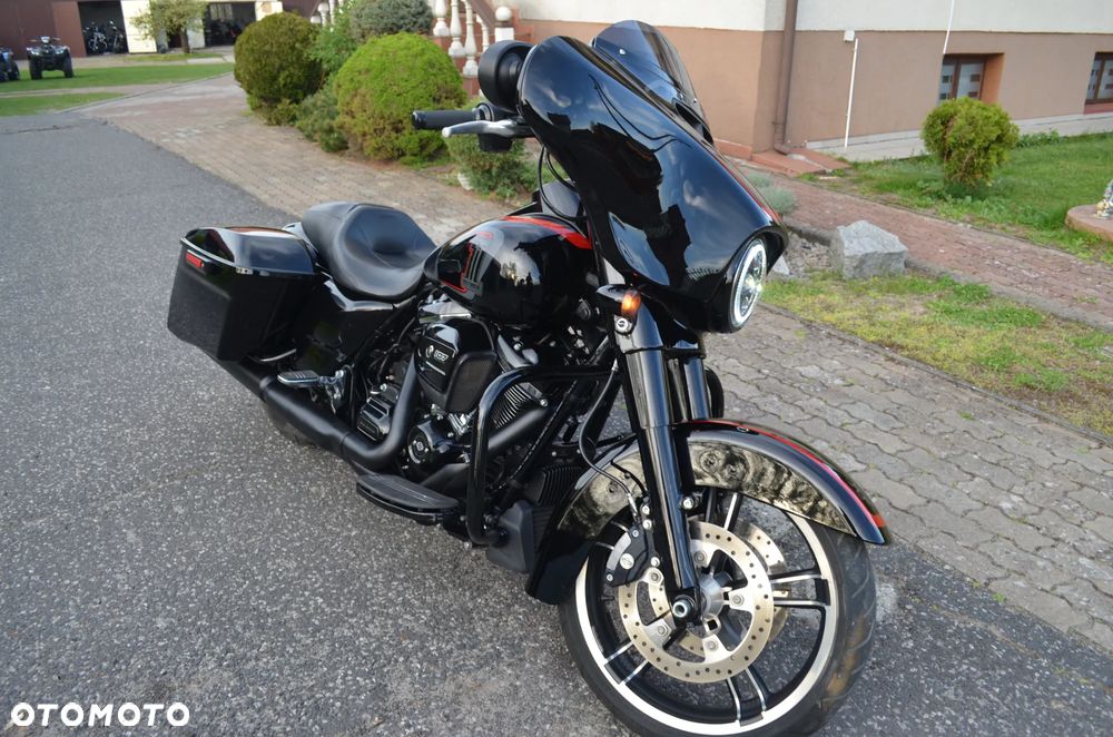 Harley-Davidson Touring Street Glide - 4