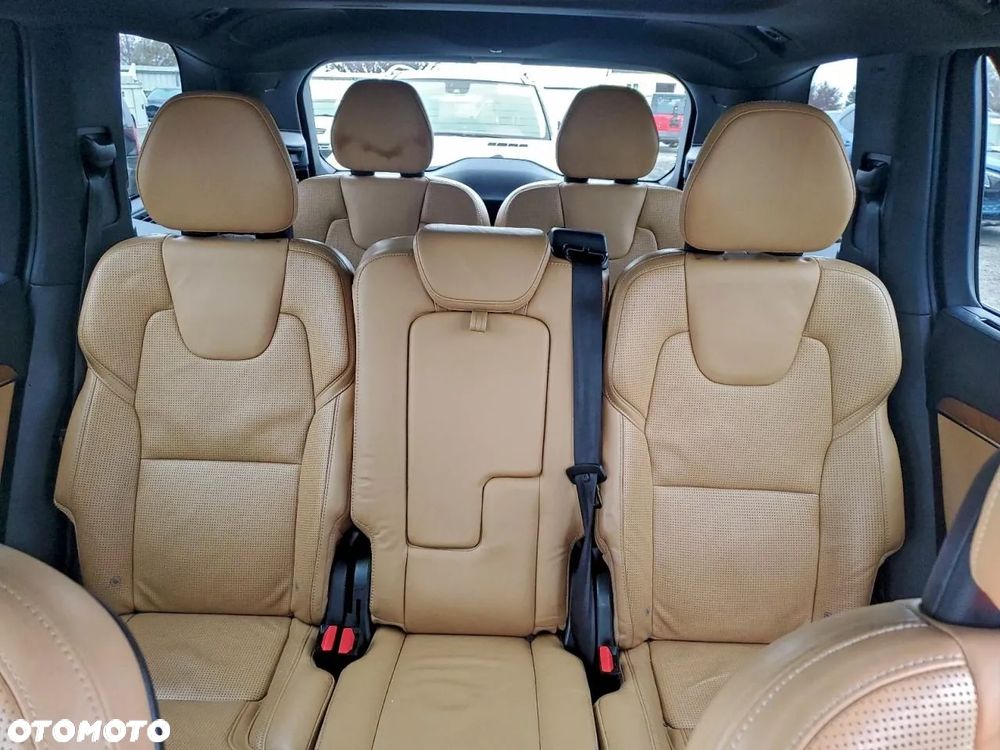 Volvo XC 90 T8 AWD Plug-In Hybrid Momentum 7os - 9