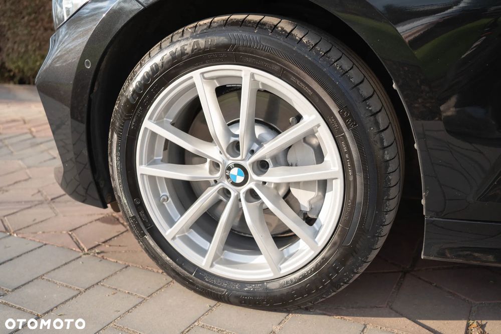 BMW Seria 3 330i xDrive - 13