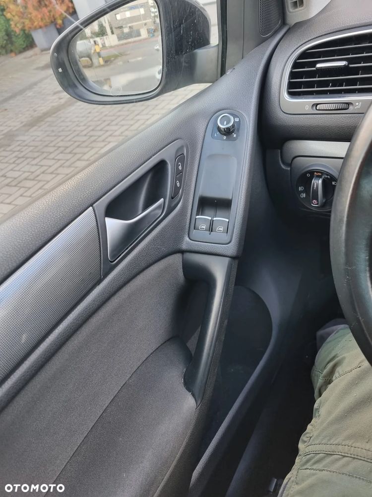 Volkswagen Golf 1.6 TDI DPF DSG Style - 26