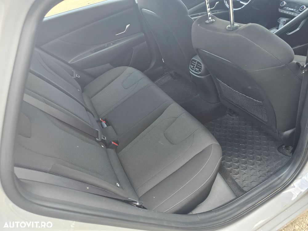 Hyundai Elantra 1.6 l 123 CP CVT Exclusive - 10