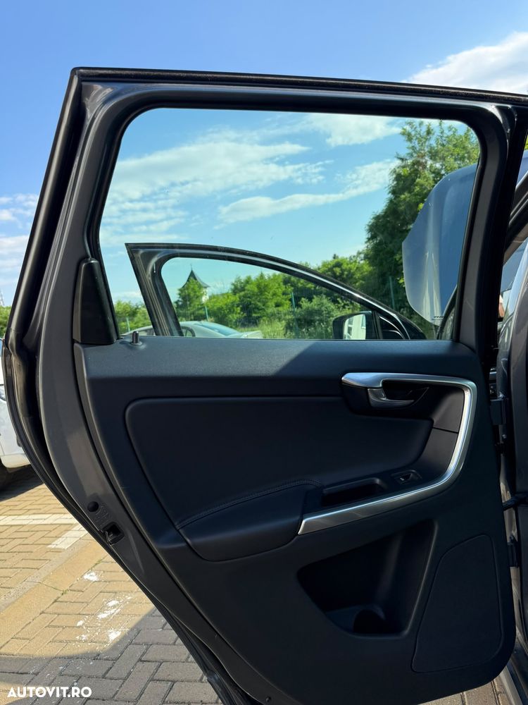 Volvo XC 60 D3 Geartronic Momentum - 14