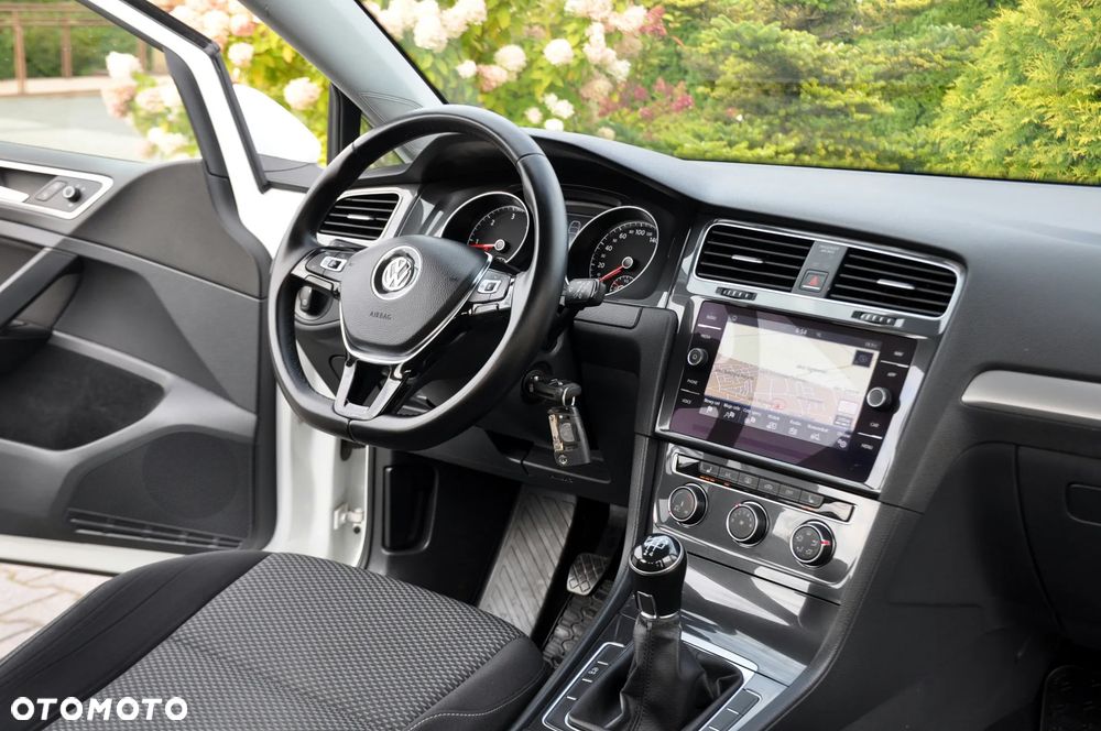 Volkswagen Golf Variant - 25
