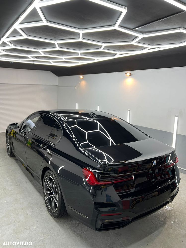 BMW Seria 7 740d xDrive MHEV - 11