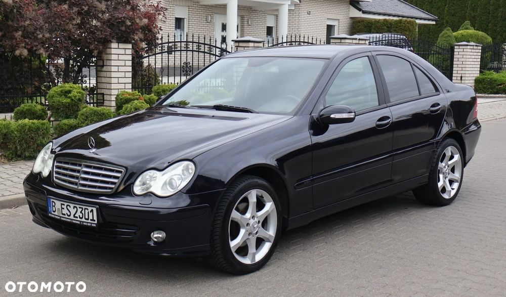 Mercedes-Benz C-Class 2006 photo 2