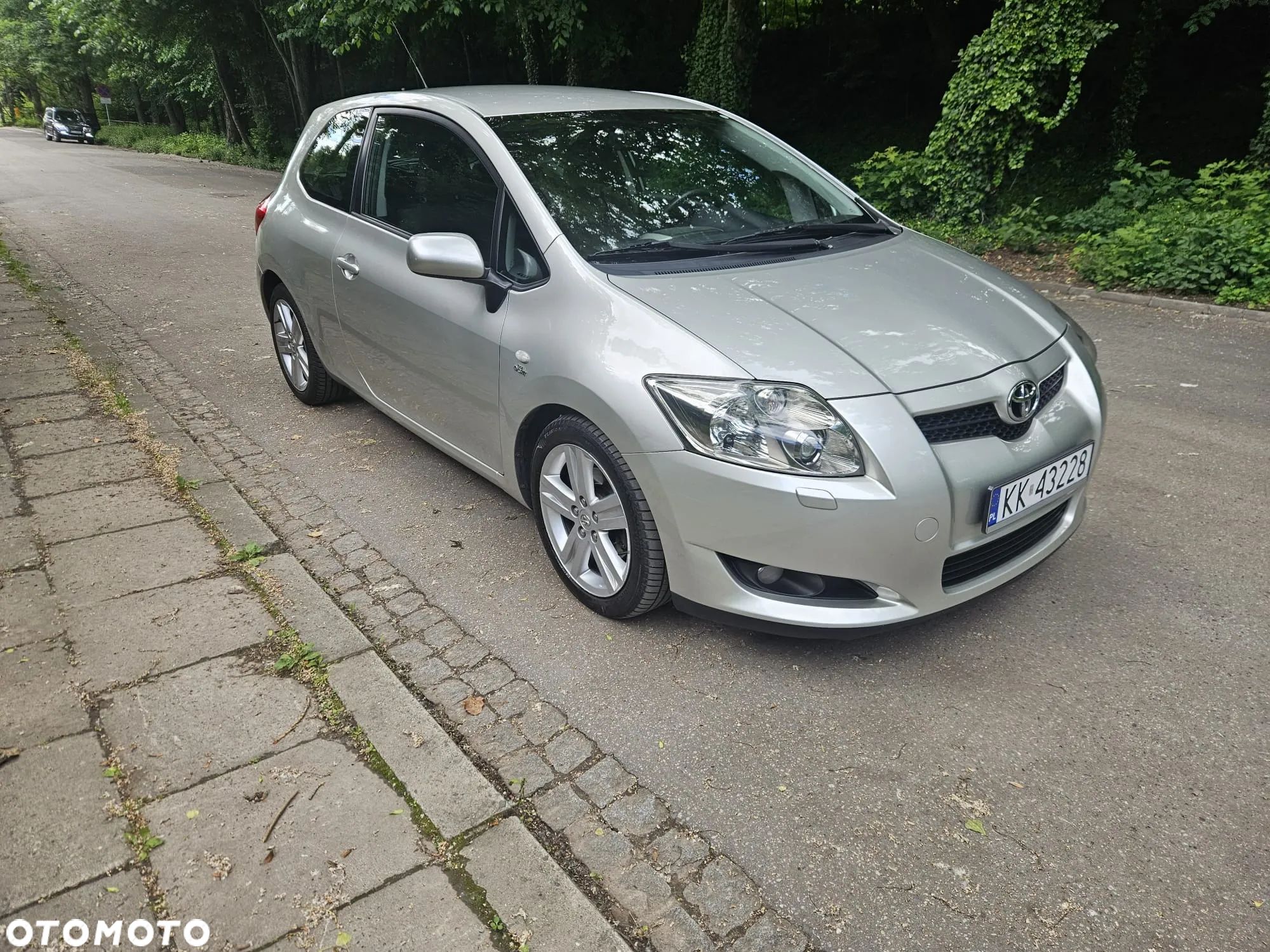 Toyota Auris 2.2 D-4D D-CAT - 1