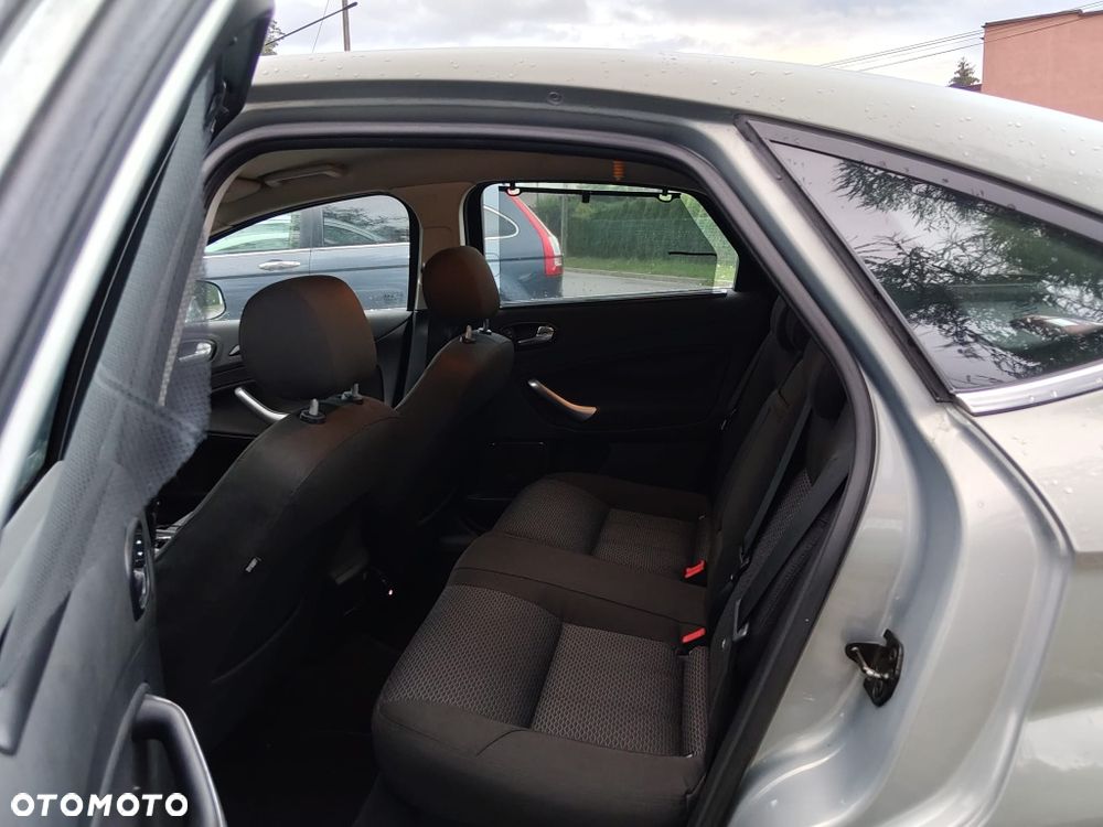 Ford Mondeo - 8