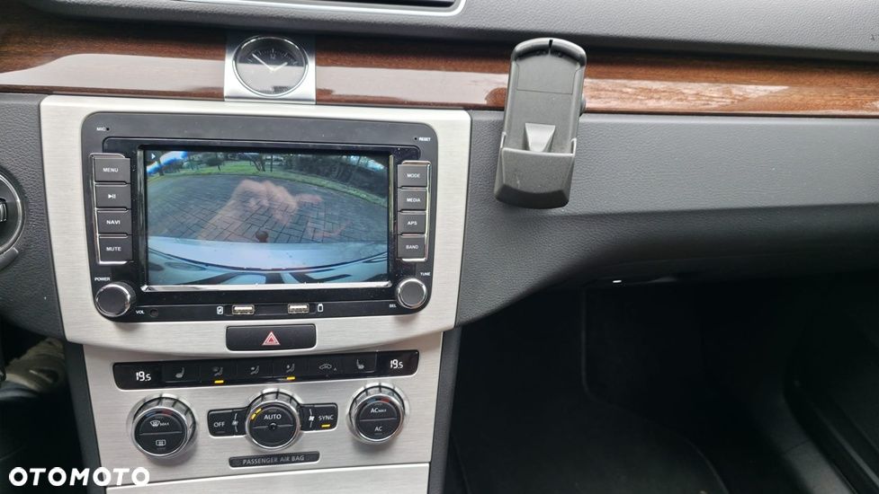 Volkswagen Passat - 19