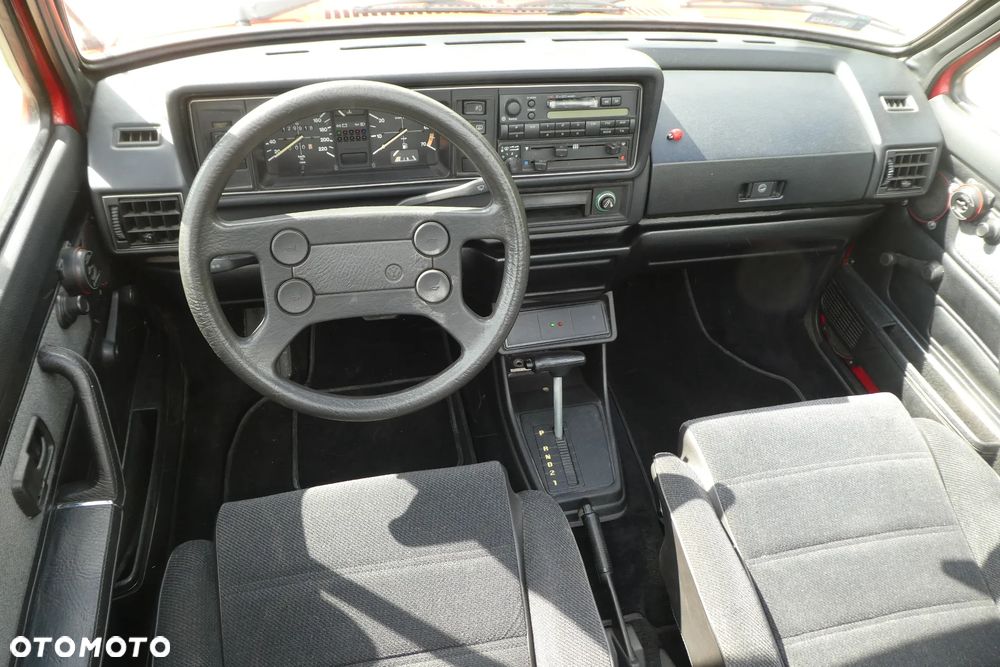 Volkswagen Golf 1.6 Base / C - 26