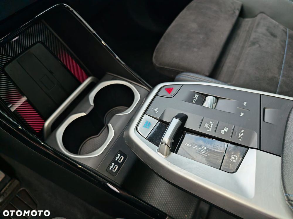 BMW iX1 xDrive30 66.5kWh M Sport - 13