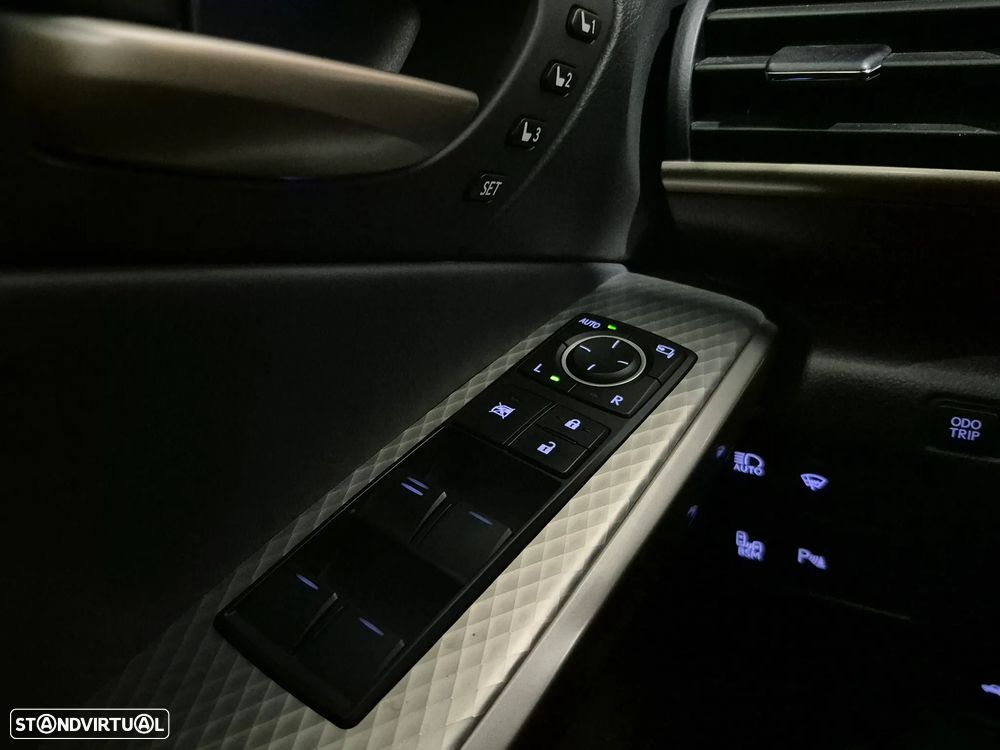 Lexus IS 200 t SPORT - 23