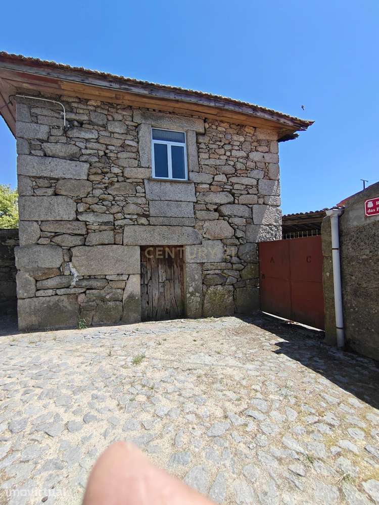 Casa Principal e mais 2 para Renovar com Jardim e Vinhedo em Vila Chã, - Grande imagem: 2/12