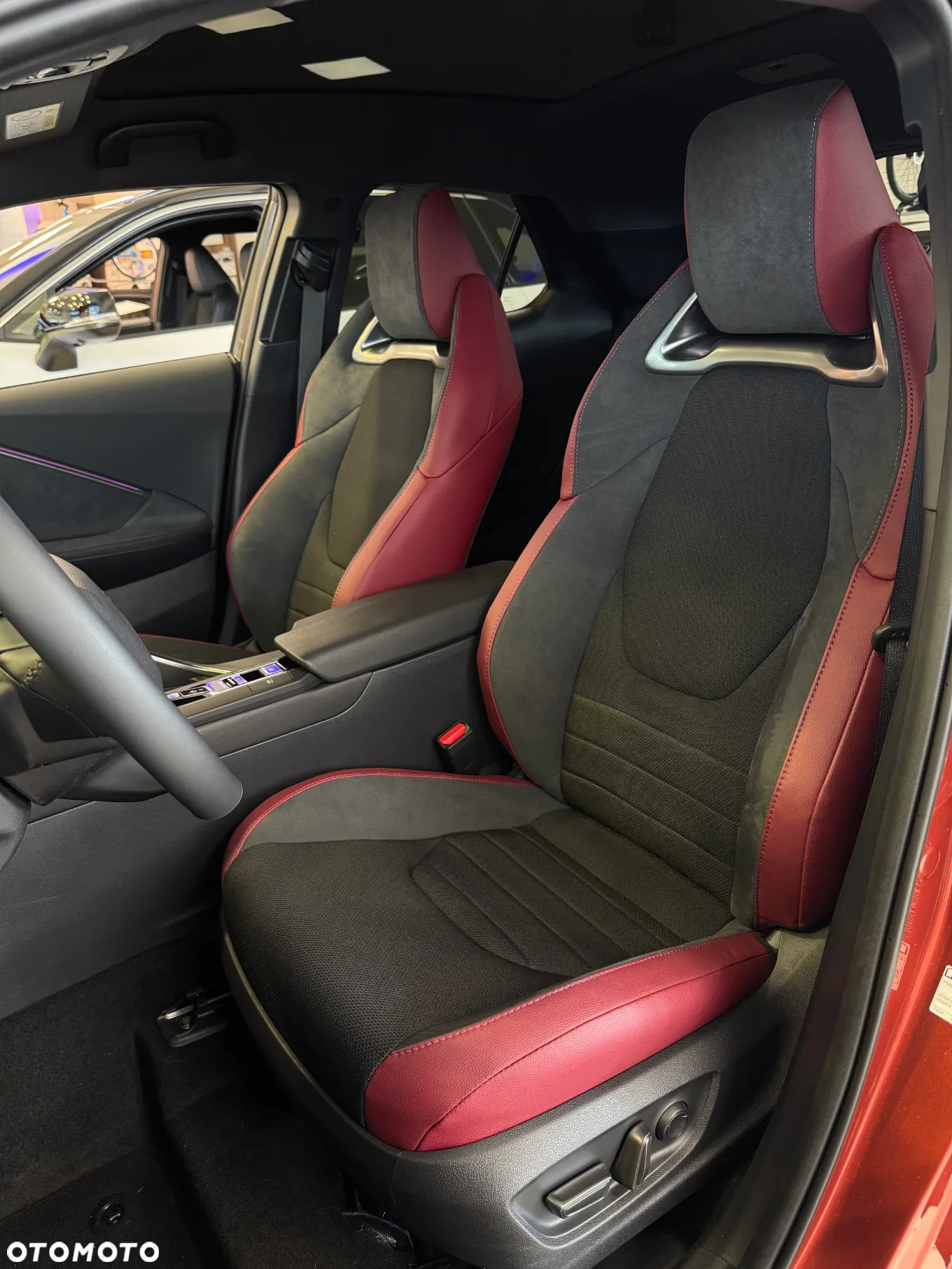 Toyota C-HR 2.0 Hybrid Dynamic Force Tokyo Edition AWD - 5