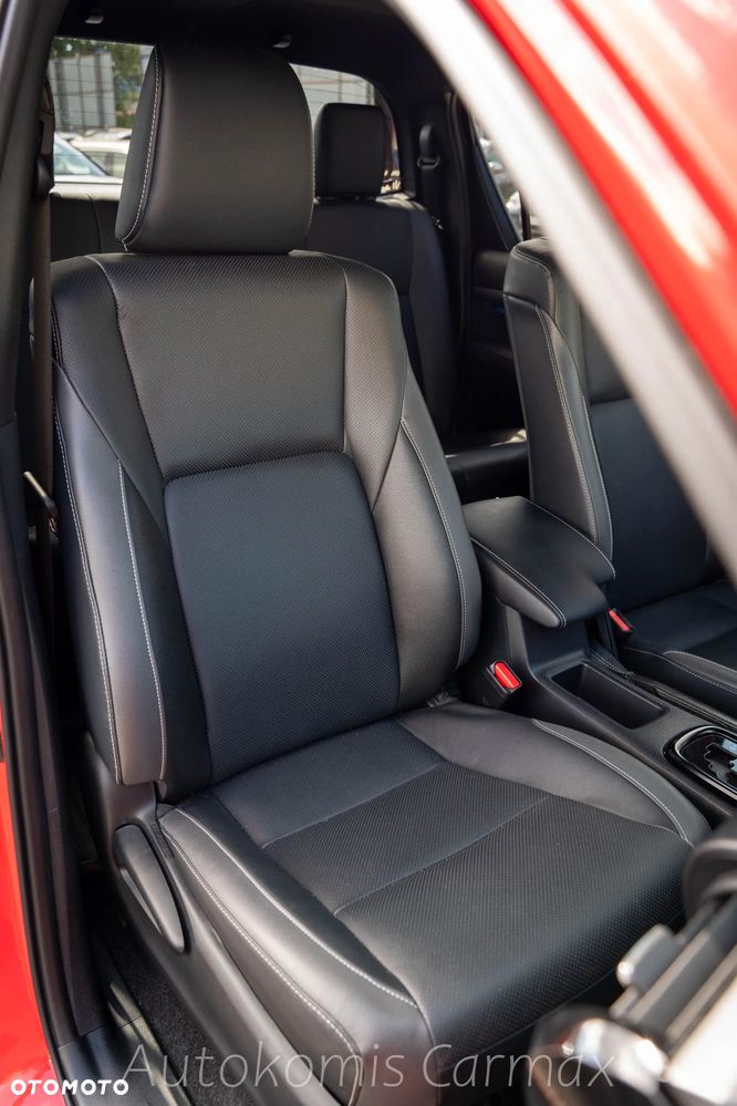 Toyota Hilux 2.8 D-4D mHEV Double Cab Invincible 4x4 - 24