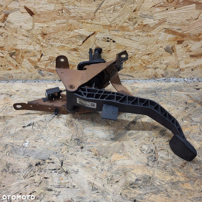 FORD FOCUS MK3 KOMBI HB 1.6 TDCI POMPKA SPRZĘGŁA+PEDAŁ BV617B633CD - 1