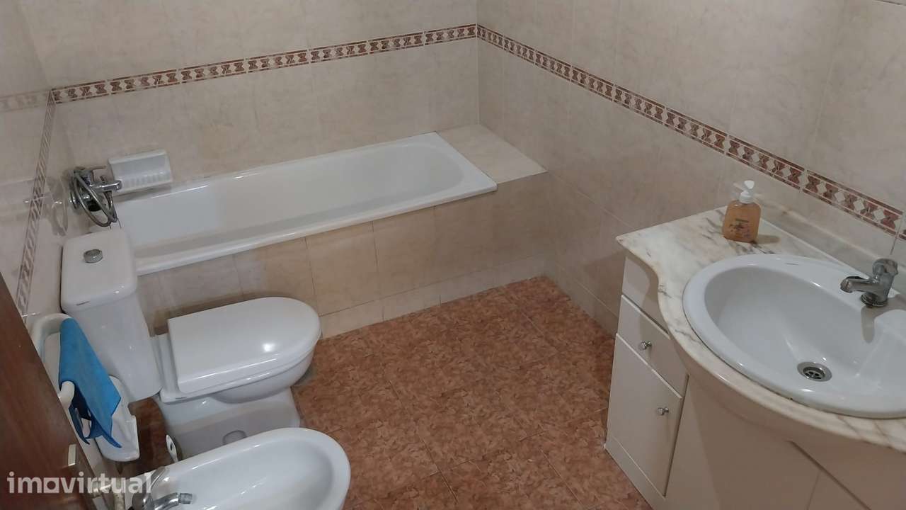 Apartamento T3 com 3 casas de banho e garagem - Grande imagem: 3/8