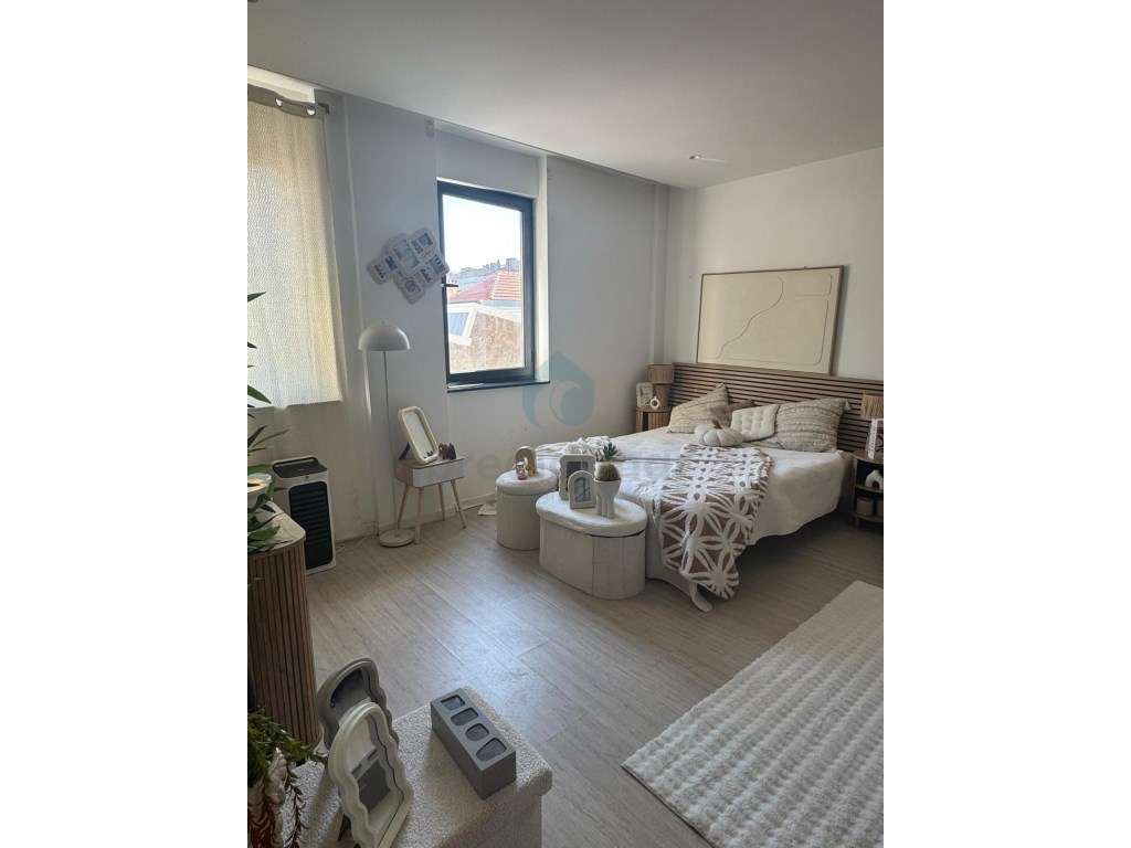 Conforto e Localização: T0 Pronto a Habitar Perto da Praia e Metro - Grande imagem: 2/19