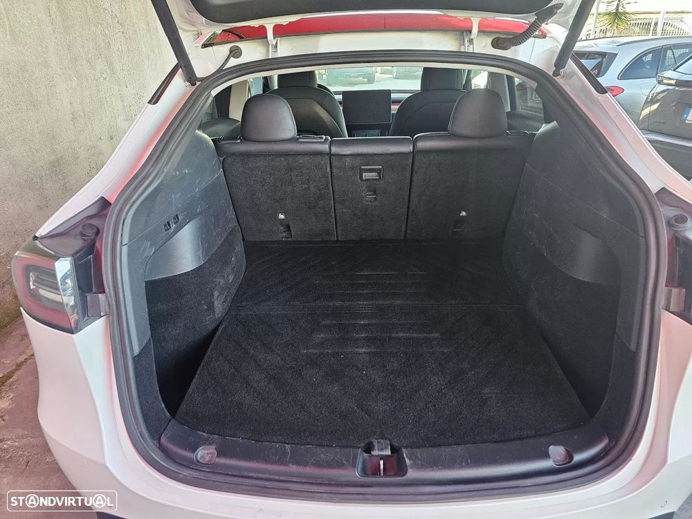 Tesla Model Y Long Range Dual Motor AWD - 16