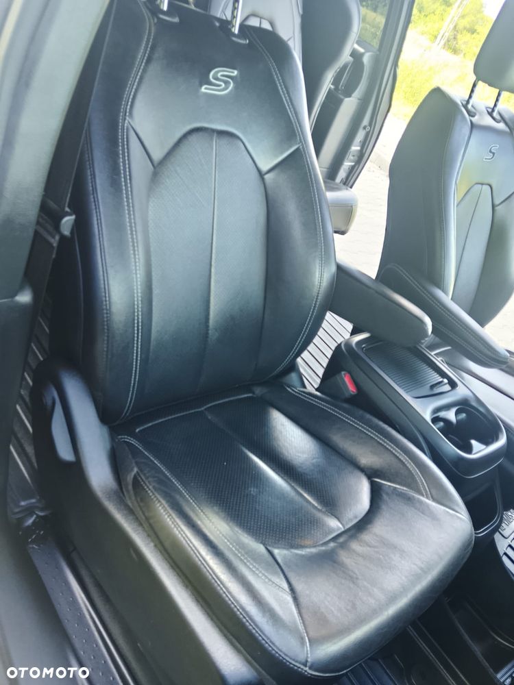 Chrysler Pacifica - 20