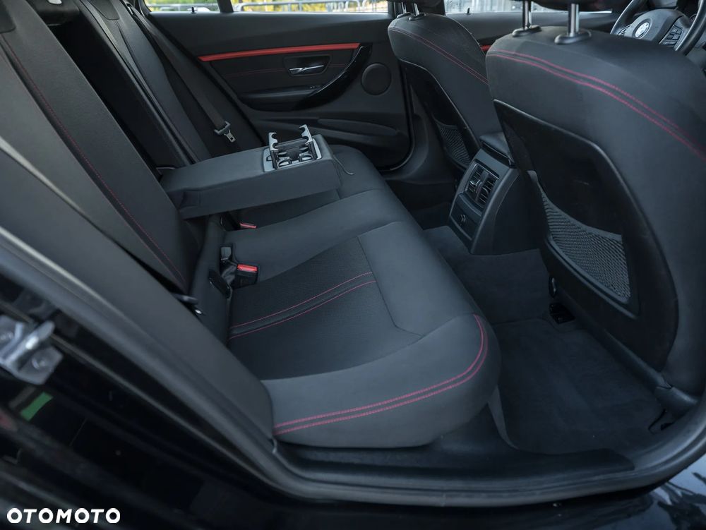BMW Seria 3 318d Sport Line - 30
