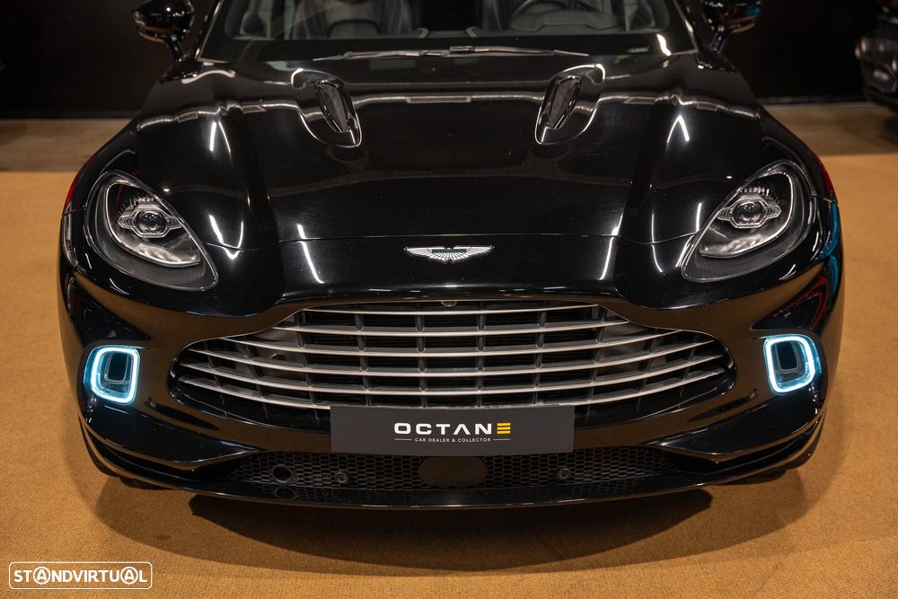 Aston Martin DBX - 7