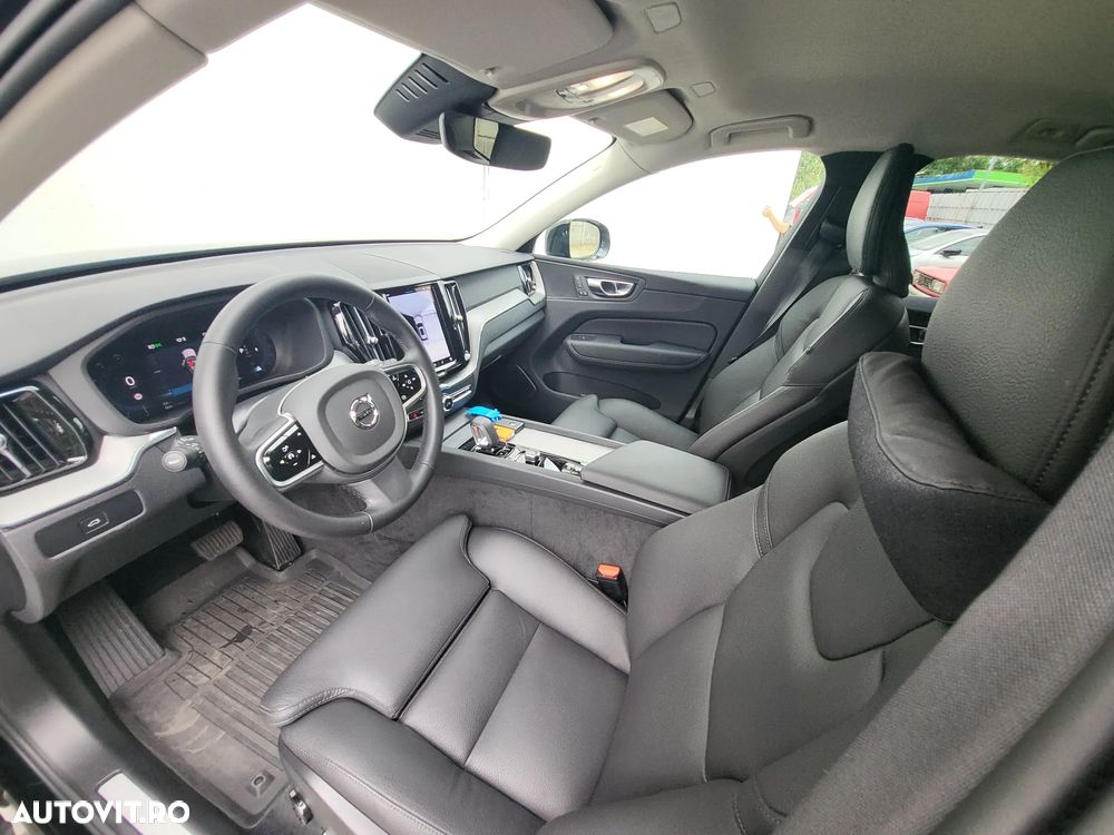 Volvo XC 60 B5 AT AWD MHEV Plus Dark - 9