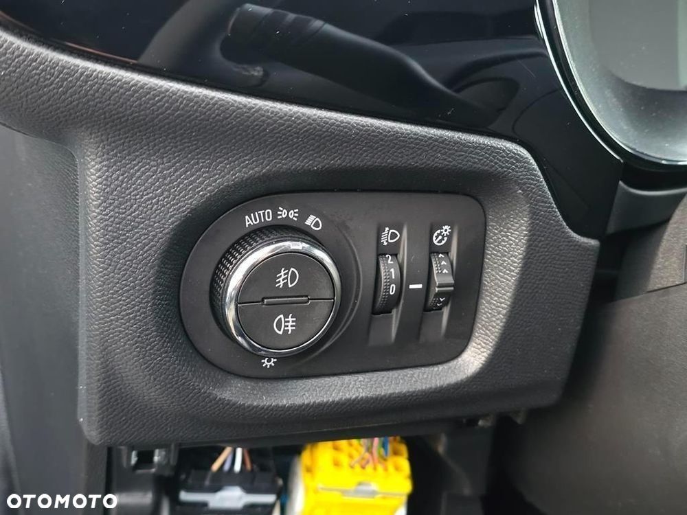 Opel Corsa 1.2 T mHEV GS eDCT - 10