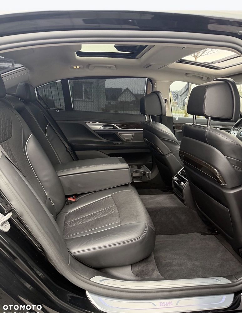 BMW Seria 7 740Li - 27