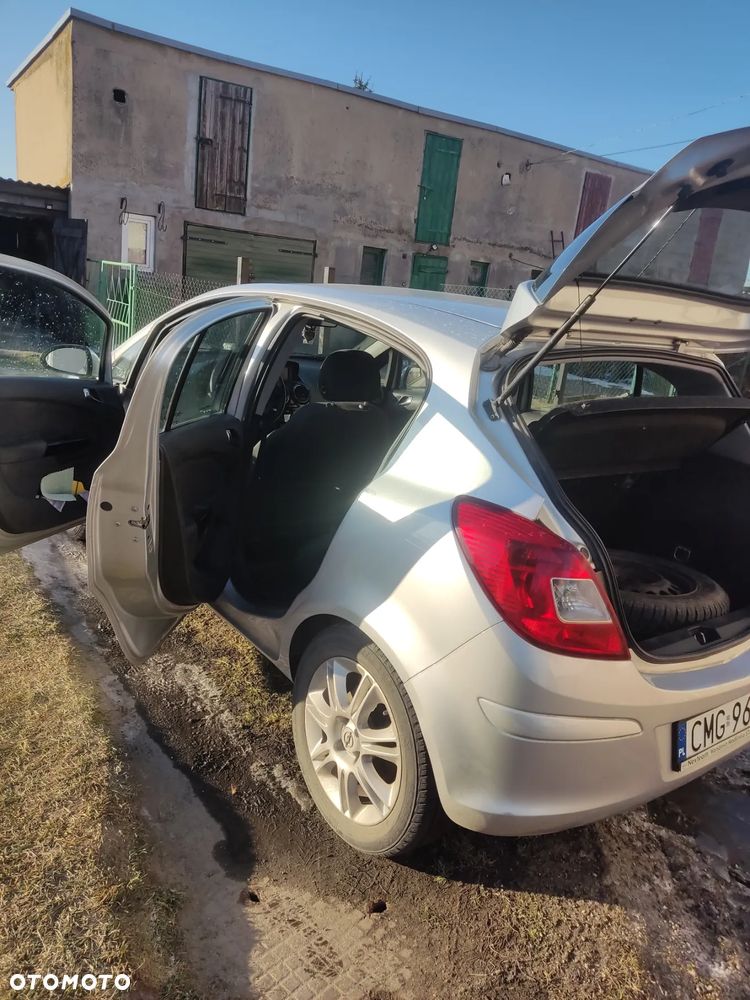 Opel Corsa 1.2 16V Cosmo - 4