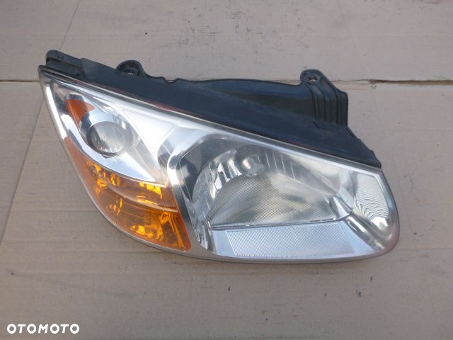 LAMPA PRAWY PRZÓD PRAWA PRZEDNIA KIA CERATO I LIFT