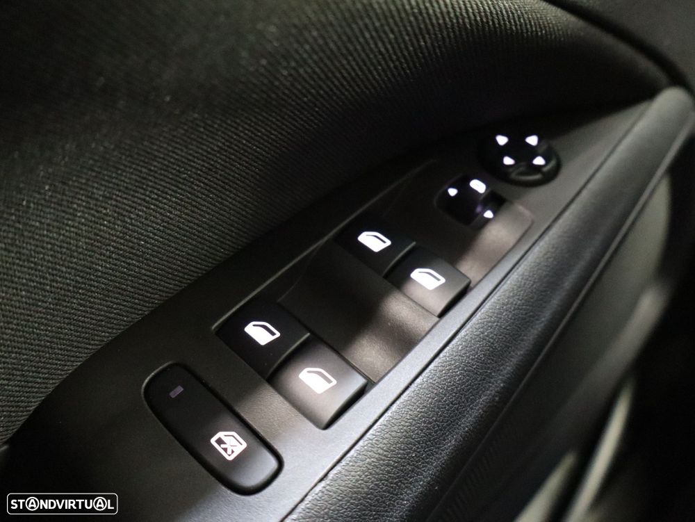 Opel Crossland X 1.2 T Innovation - 17