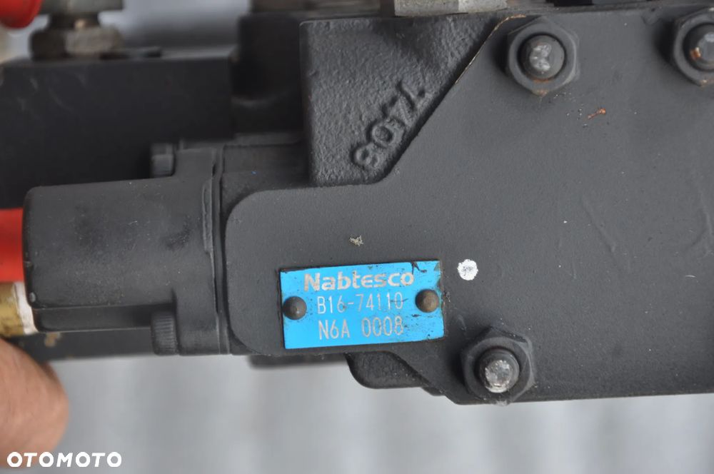 Rozdzielacz hydrauliczny Yanmar Vio 25-6  B16-74110 - 3