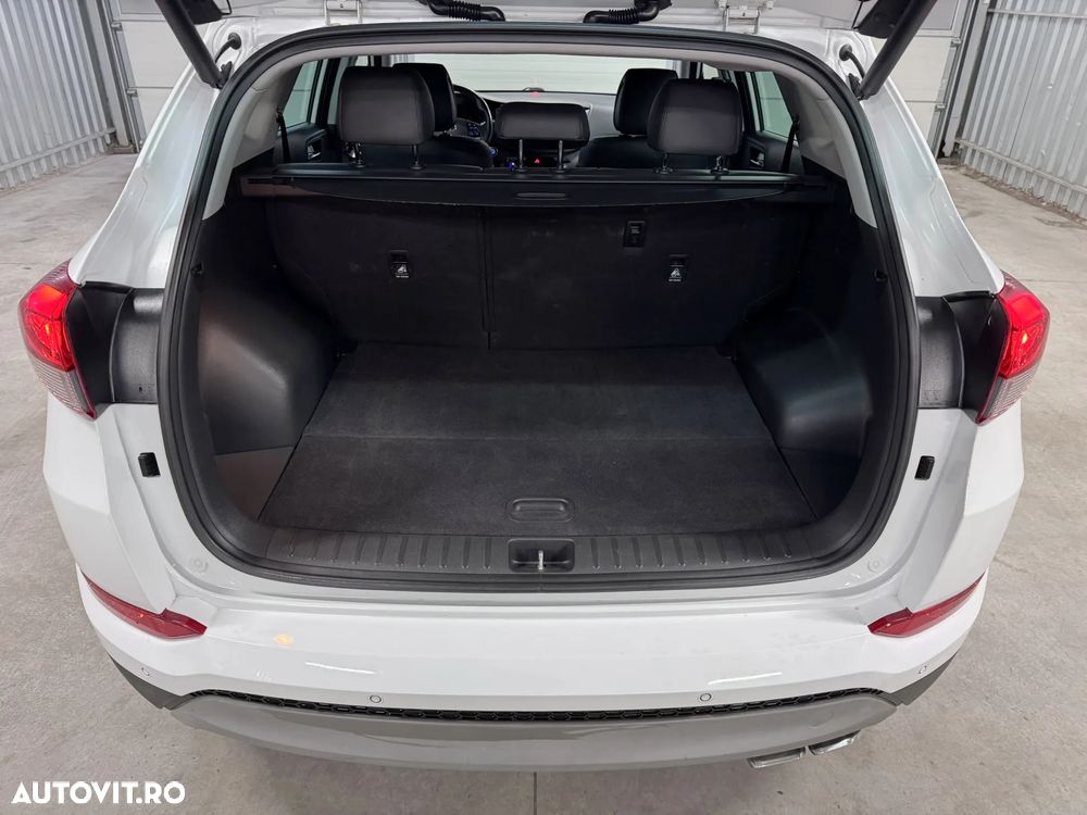 Hyundai Tucson 2.0 CRDI 4WD Automatik Premium - 32