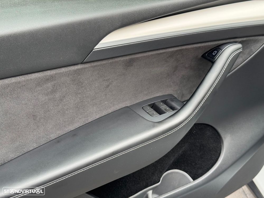 Tesla Model Y Standard Long Range RWD - 9