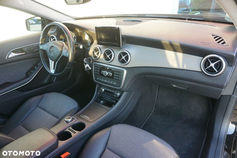 Mercedes-Benz GLA 200 7G-DCT Urban - 6
