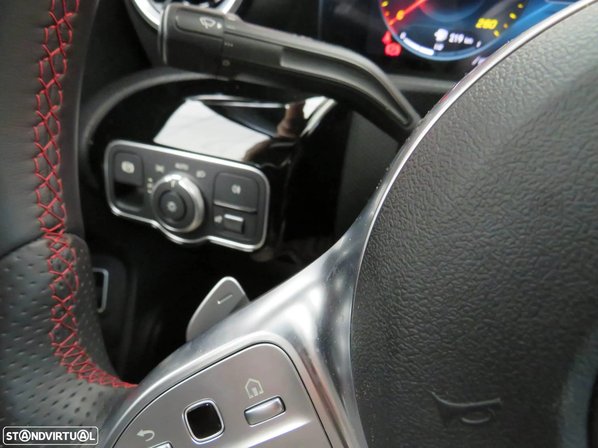Mercedes-Benz A 250 Limousine e AMG Line - 25