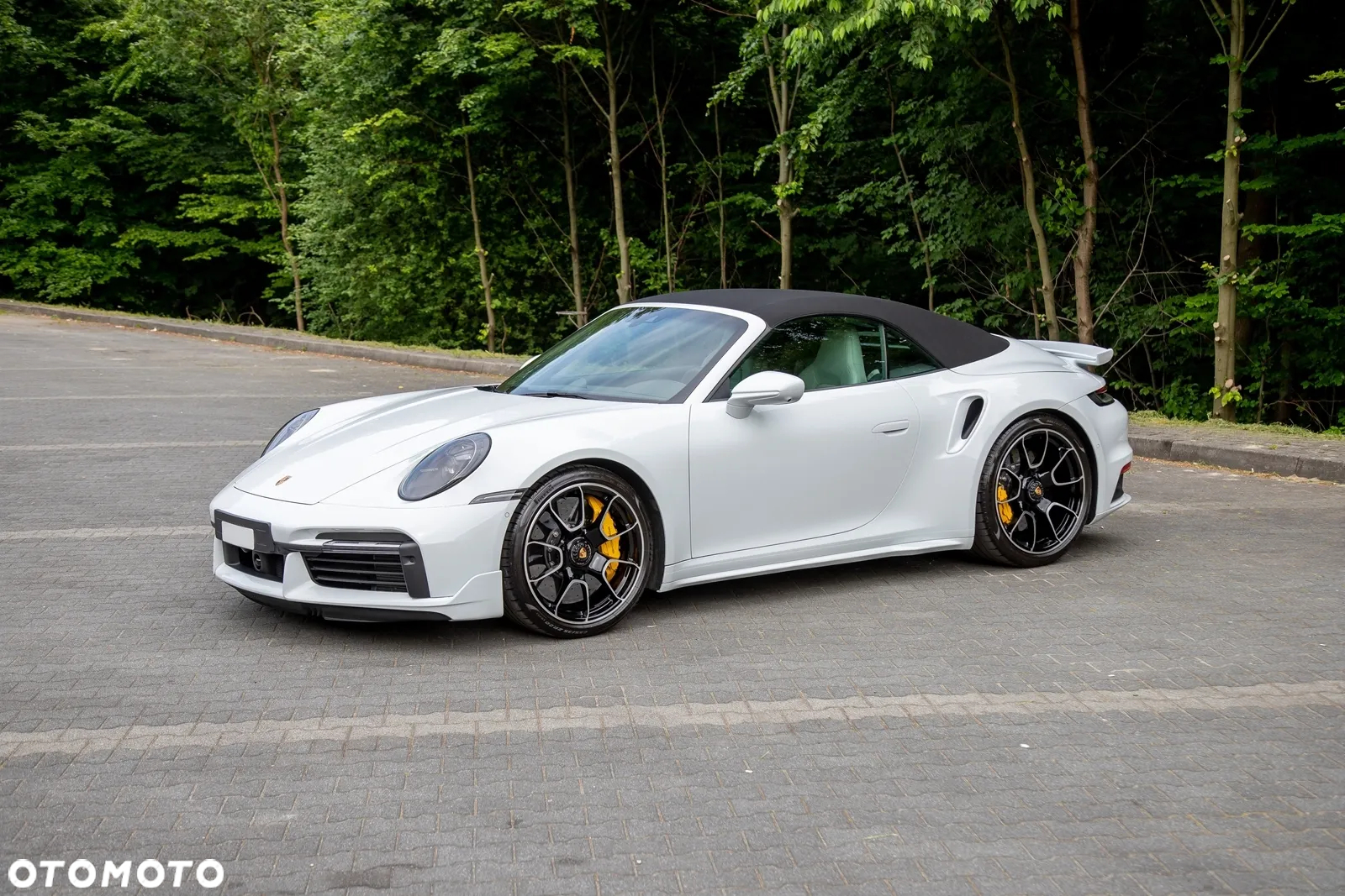 Porsche 911 Carrera Turbo S Cabrio - 32